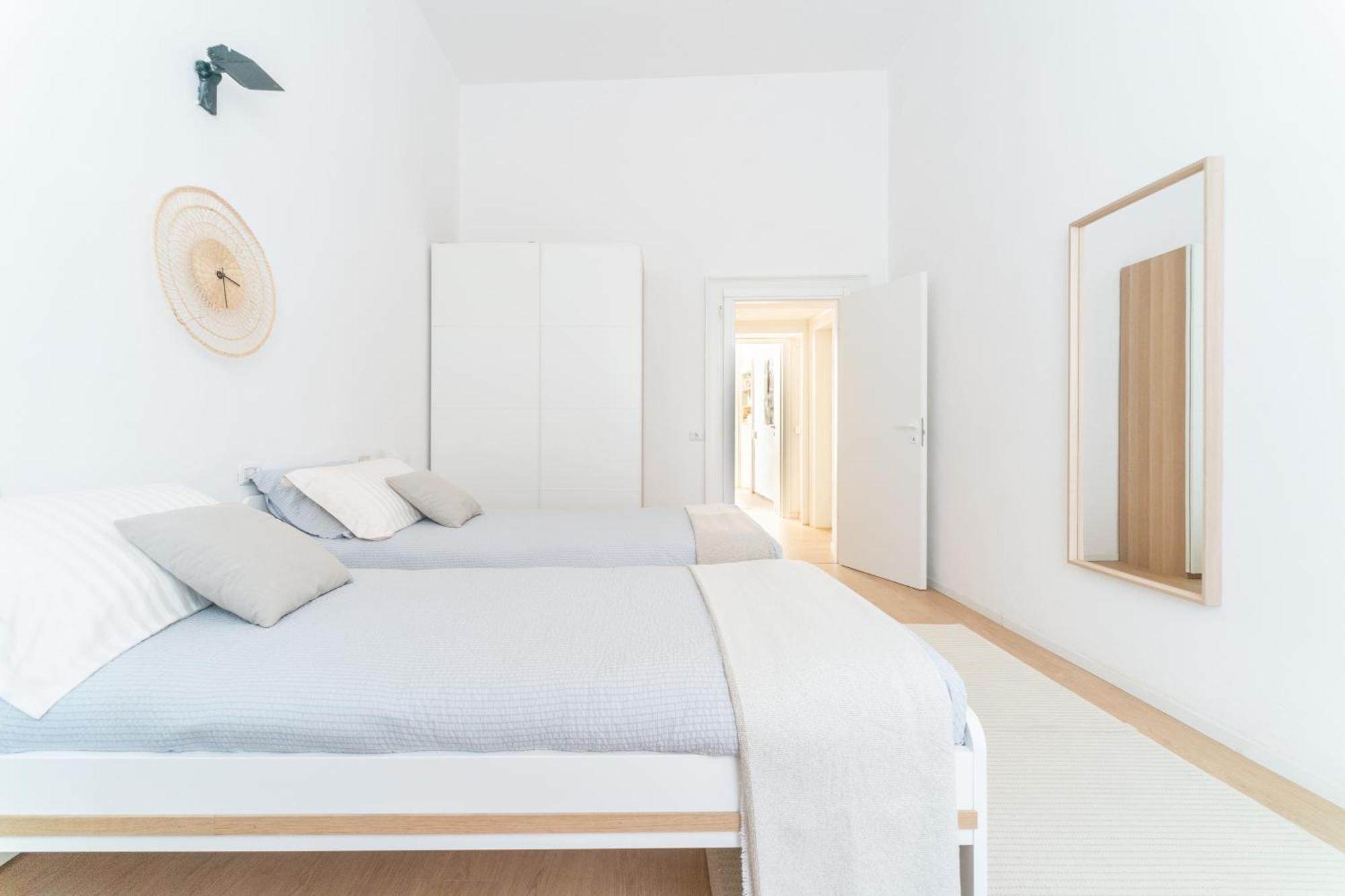 Grand Central 1845 - 2 Bedrooms Design Flat Бергамо Экстерьер фото